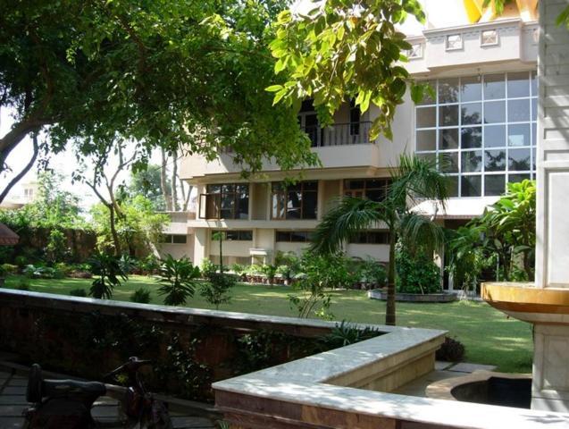 Ananda Krishna Van Vrindāvan Esterno foto